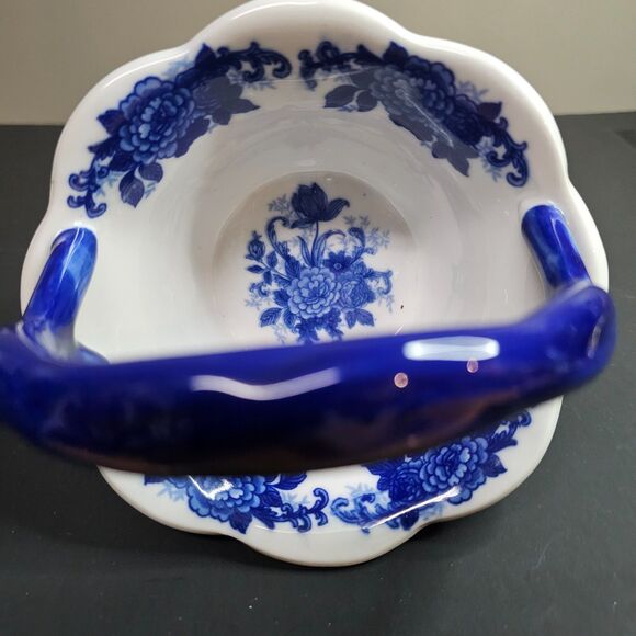 Vtg Blue and White Ceramic Basket with Handle Country Cottagecore 7" - Picture 4 of 8